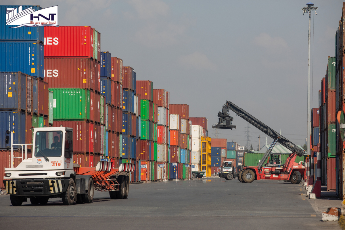 Dịch vụ vận chuyển hàng hóa có vai trò gì?