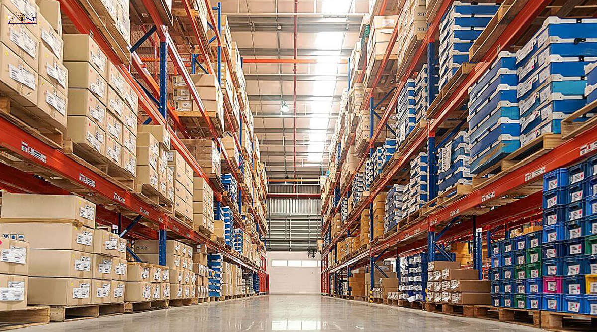 By renting warehouses from service companies, your business can save on the costs of building and maintaining its own warehouse.